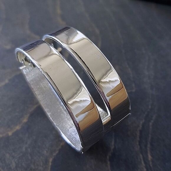 Silver tone wide cutout hinged cuff - Picture 2 of 11